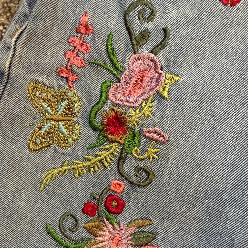 ROMWE Floral Embroidered Jean Shorts - Picture 6 of 10